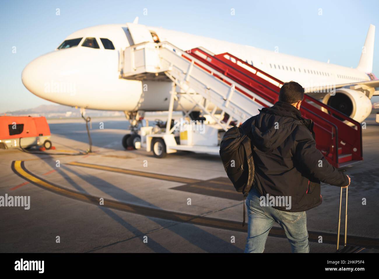 Cargo plane loading people hi-res stock photography and images - Alamy