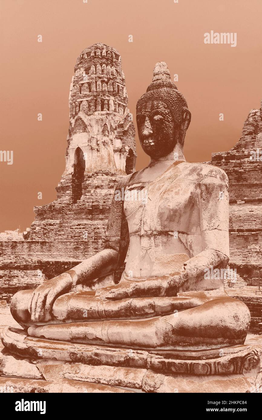 Buddha Statue and Prang Ruins, Wat Mahathat in Ayutthaya Historical Park, Thailand Stock Photo