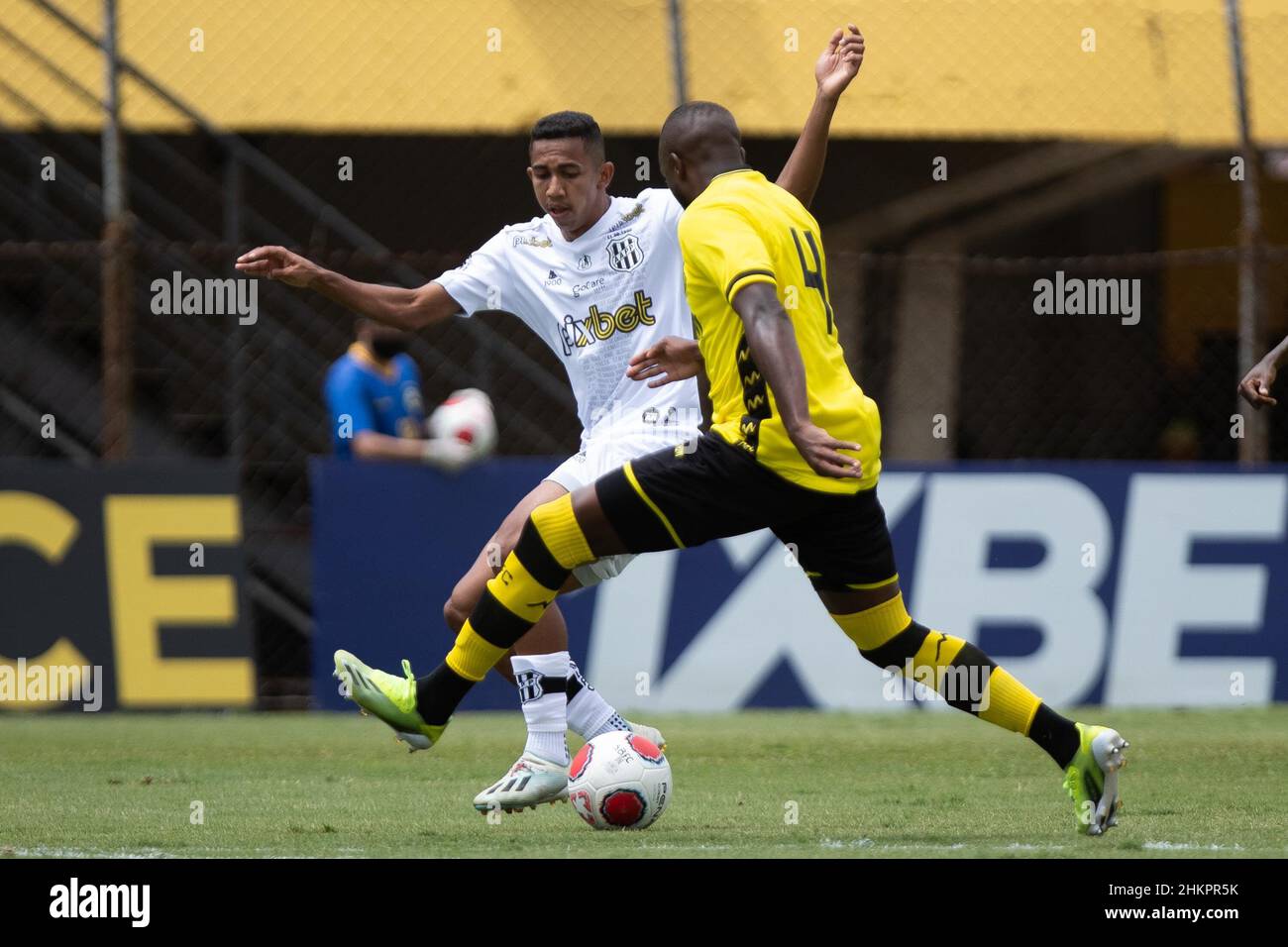 February 5, 2022, Sao Bernardo do Campo, Sao Paulo, Brasil: Paulista Soccer Championship: Sao Bernardo and Ponte Preta. February 5, 2022, Sao Bernardo do Campo, Sao Paulo, Brazil: Soccer match between Sao Bernardo and Ponte Preta, valid for the 4th round of the Paulista Soccer Championship, held at Municipal 1Ã‚Âº de Maio Stadium, in Sao Bernardo do Campo District, in Sao Paulo, on Saturday (5). Sao Bernardo won the match 2-0, with goals from Vitinho Mesquita and Igor Fernandes. Credit: Leonardo Sguacabia/TheNews2 (Credit Image: © Leonardo Sguacabia/TheNEWS2 via ZUMA Press Wire) Stock Photo