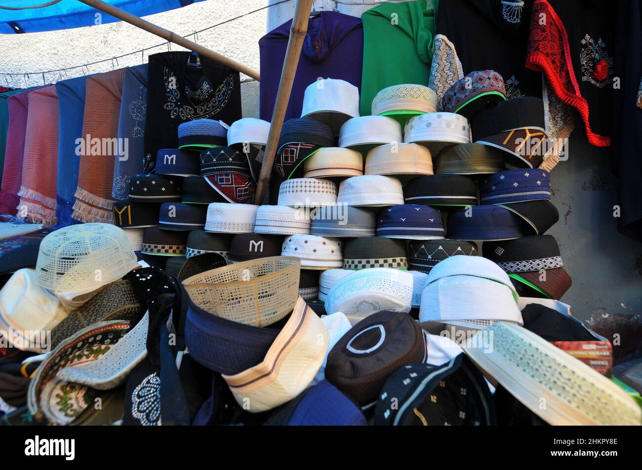 Muslim Prayer caps on sale at Market outside the Hazrat Nizamuddin Auliya  in New Delhi, India on February 5, 2022. (Photo by Ravi Batra/Sipa USA  Stock Photo - Alamy