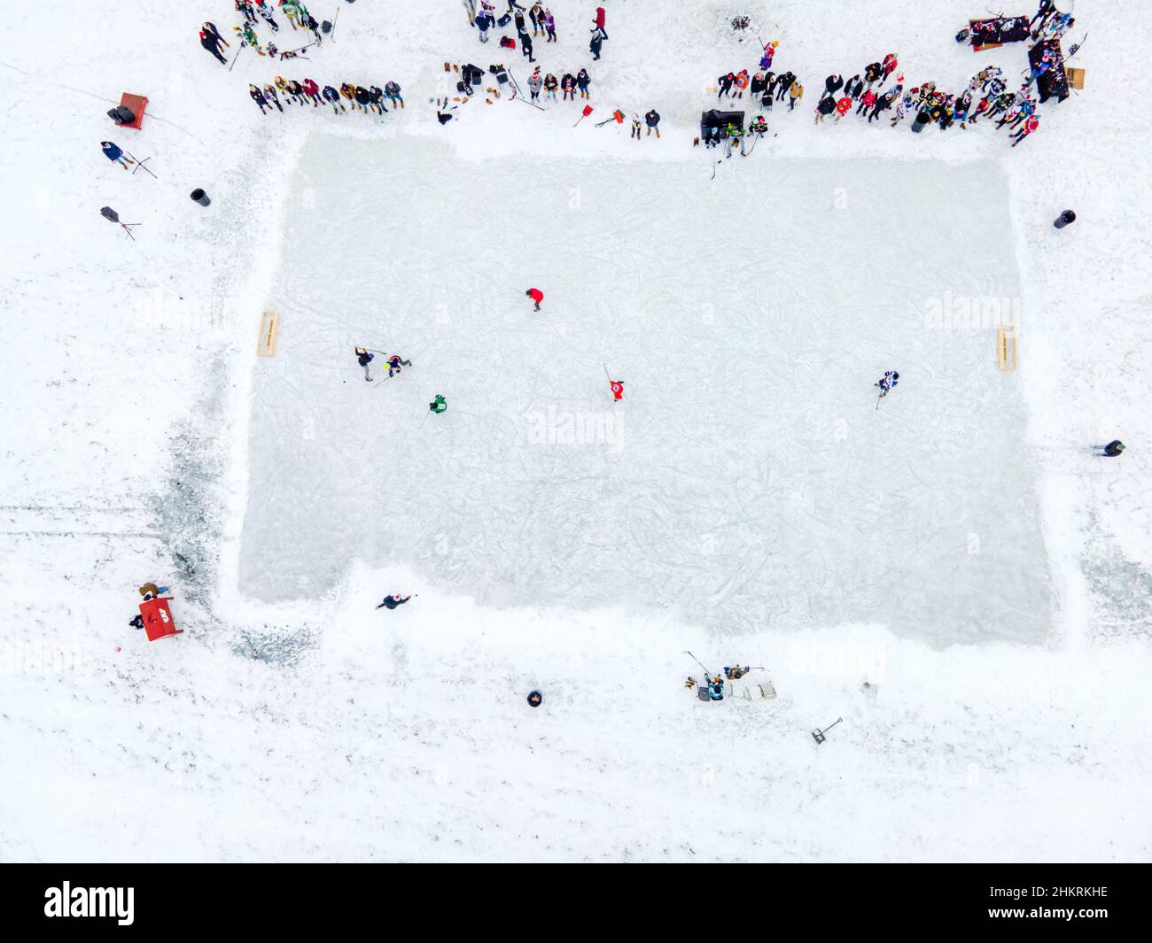 House pond frozen skating hires stock photography and images Alamy