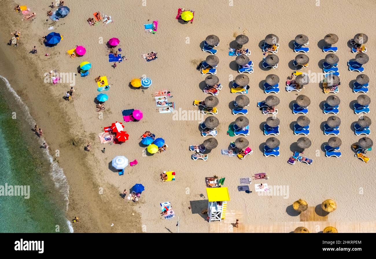 Sonnen und baden am sandstrand platja de santa ponca hires stock