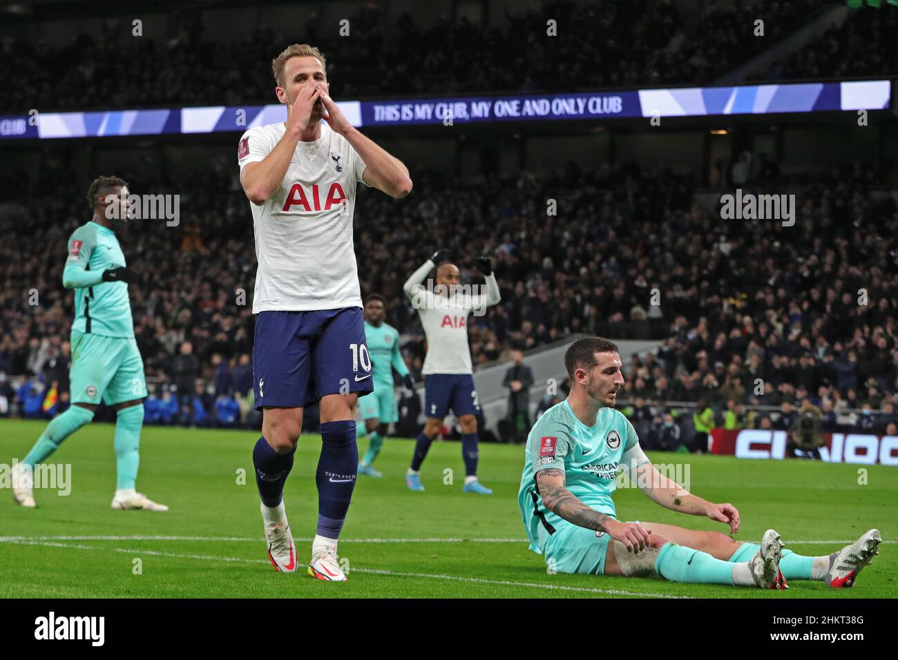 Tottenham Hotspur 3-1 Brighton: Harry Kane scores twice as Spurs ease into  FA Cup fifth round - Eurosport