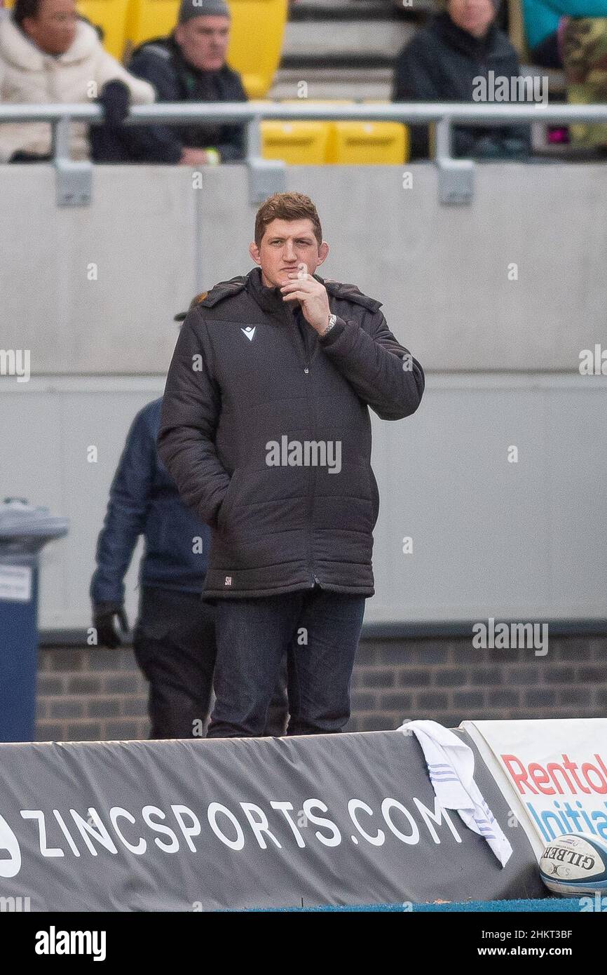 Barnet, United Kingdom. 05th Feb, 2022. Gallagher Premiership Rugby. Saracens V Bath Rugby. StoneX Stadium. Barnet. Bath Director of Rugby Stuart Hooper looks thoughtful during the Gallagher Premiership rugby match between Saracens and Bath Rugby. Credit: Sport In Pictures/Alamy Live News Stock Photo