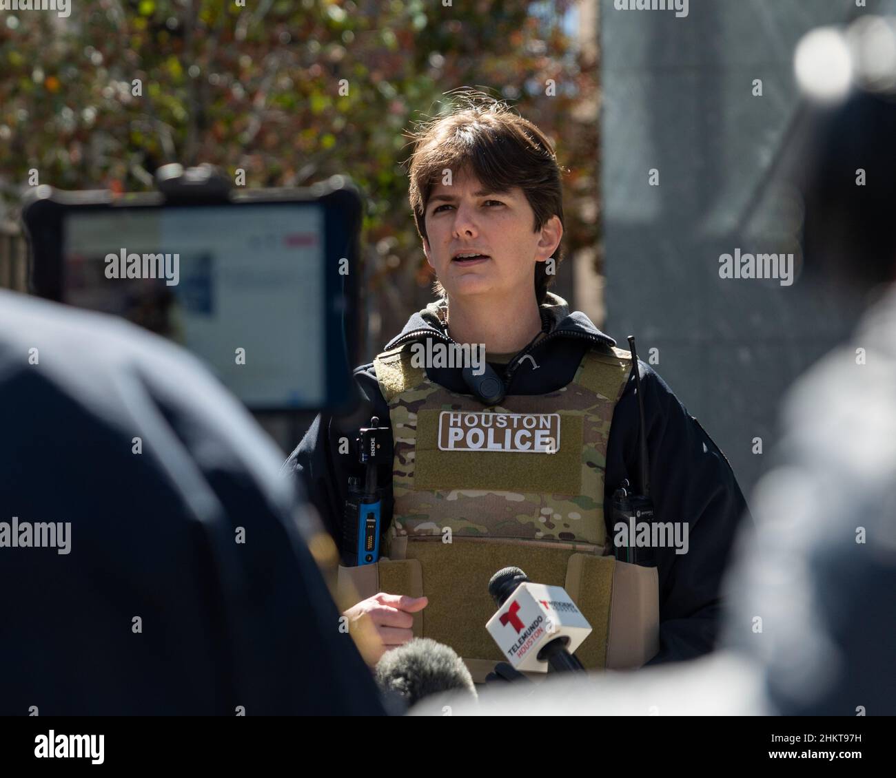 Houston, USA. 05th Feb, 2022. Megan Howard, Houston Police Tactical Commander, gives a press conference on the situation that ook place in Chase Tower. Around 9:00 am on February 5, 2022, a man was spotted by pedestrians hanging out the window if the 24th floor of Chasse Tower in Downtown Houston, Texas. HPD SWAT, Hostage Negotiators, and PIO were called on scene to diffuse the situation. The man, in his late 20s or early 30s, was suicidal but successfully saved by officers. (Photo by Jennifer Lake/Sipa USA) Credit: Sipa USA/Alamy Live News Stock Photo