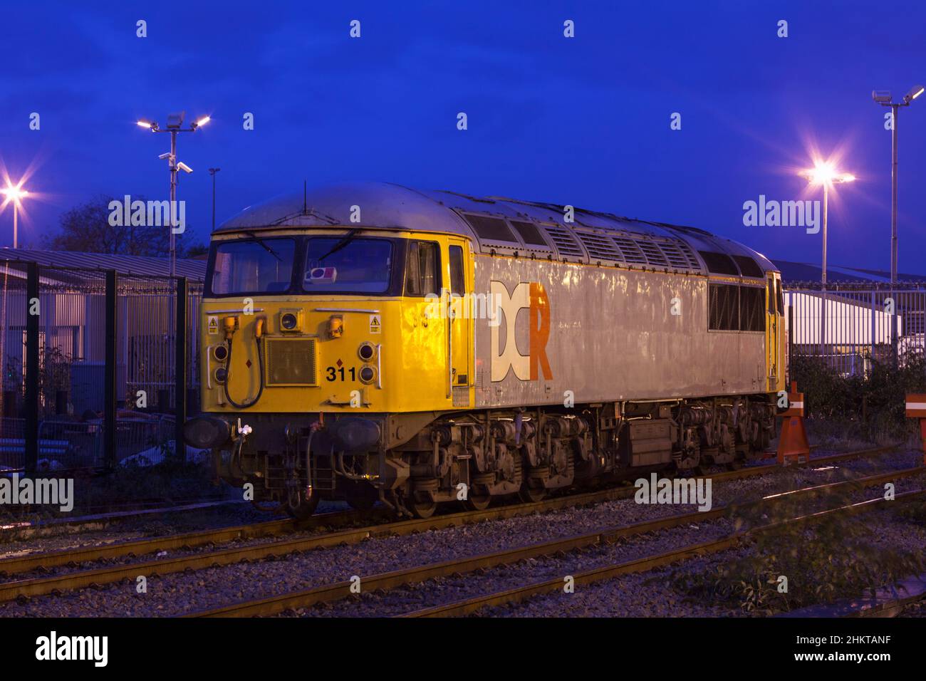 DC Railfreight class 56 locomotive 56311 stabled at night in York parcel siding Stock Photo