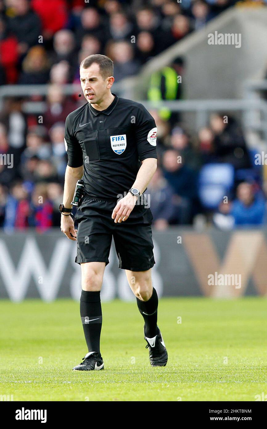 Peter bankes referee hi-res stock photography and images - Alamy
