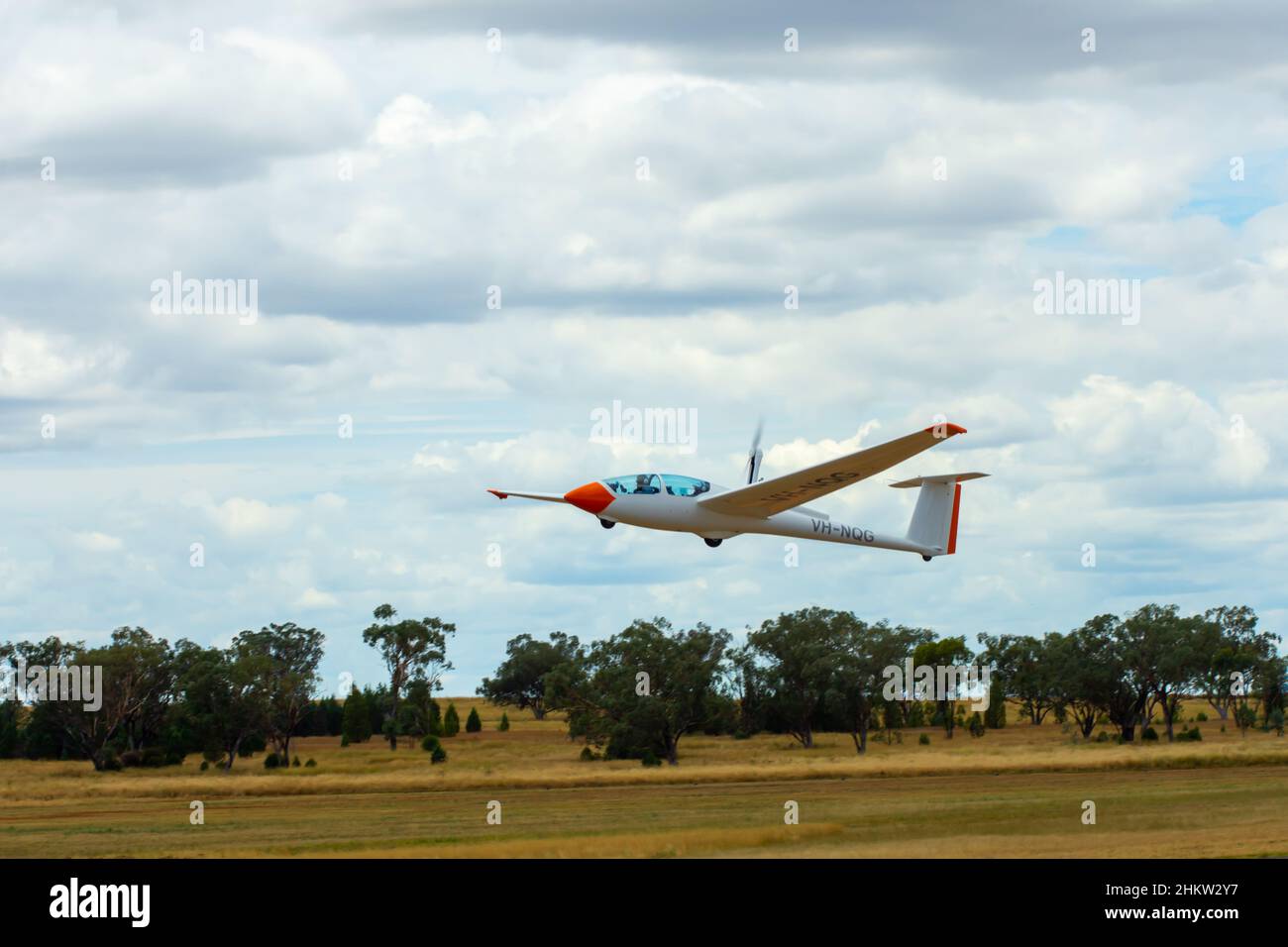 An Alexander Schleicher ASK-21Mi motor glider taking off at Lake Keepit Soaring Club at Gunnedah Australia. Stock Photo