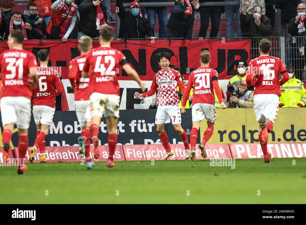 Mainz, Germany. 5th Feb, 2022. Lee Jae Sung (3rd R) of Mainz 05 celebrates  scoring with his teammates during the German first division Bundesliga  football match between FSV Mainz 05 and TSG