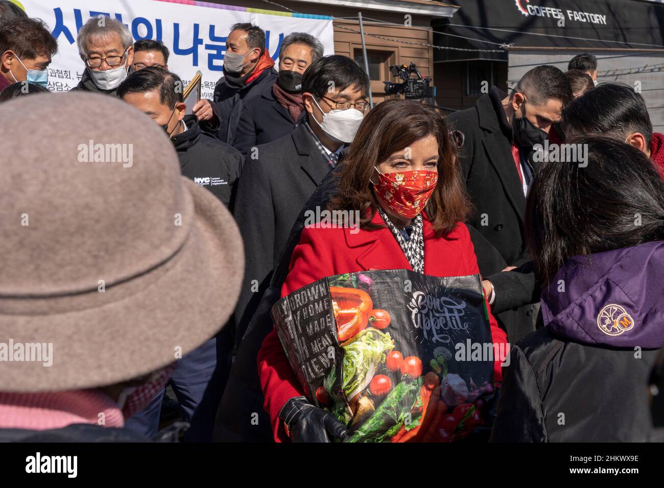 NEW YORK, NEW YORK - FEBRUARY 05:  New York Governor Kathy Hochul participates in the Korean American Association of Greater New York food giveaway on February 5, 2022 in Queens Borough of New York City.  The Korean American Association of Greater New York celebrates the Lunar New Year by donating food and PPE to 1,000 families in need. Stock Photo