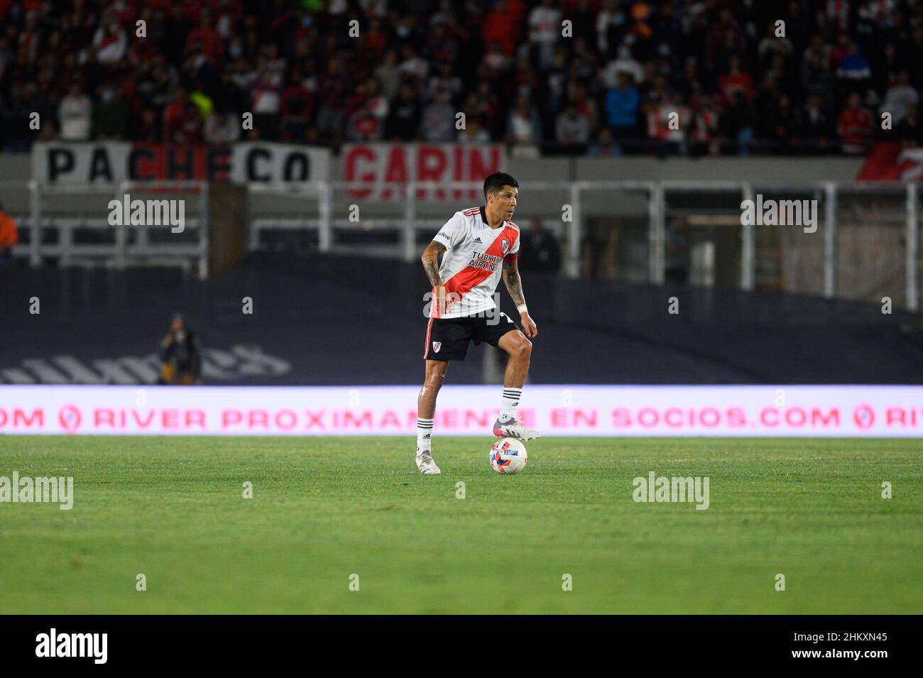Buenos Aires, Argentina. 05th Feb, 2022. Enzo Perez of River Plate controls the ball during a friendly match between River Plate and Velez Sarfield, at the Antonio Vespucio Liberti Monumental Stadium. Credit: SOPA Images Limited/Alamy Live News Stock Photo