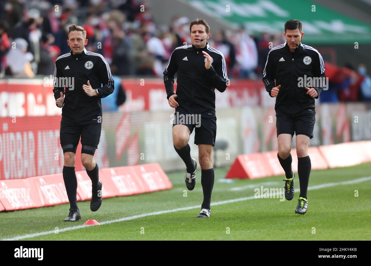 Cologne, Germany. 05th Feb, 2022. Bundesliga, matchday 21, 1. FC Koeln - SC Freiburg, referee Felix Brych (C) and his assistants Mark Borsch (L) and Stefan Lupp warm up. Credit: Juergen Schwarz/Alamy Live News Stock Photo