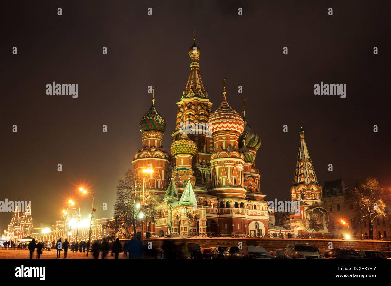 Evening view st basils cathedral hi-res stock photography and images ...