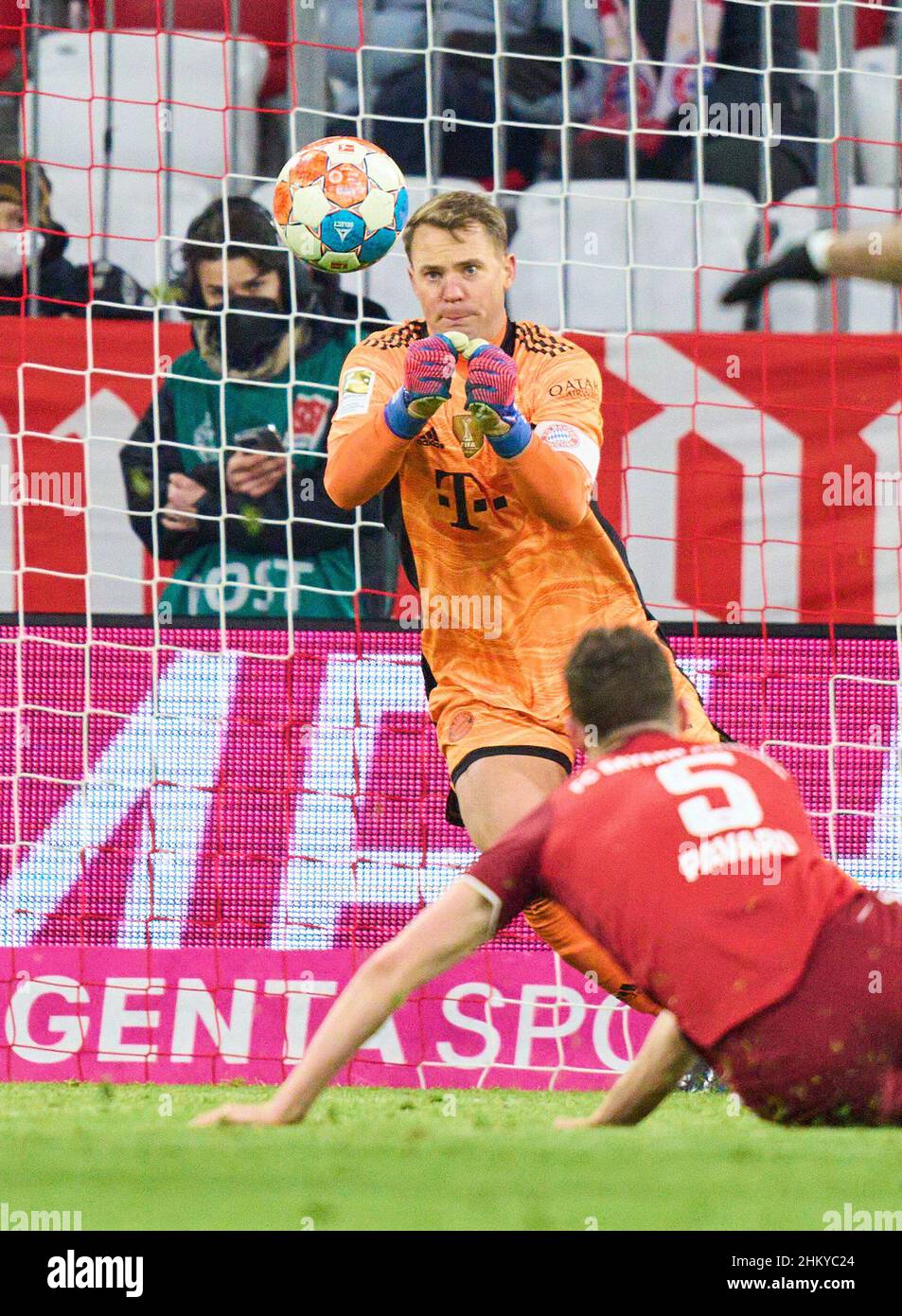 Manuel NEUER, goalkeeper FCB 1 defend in the match FC BAYERN MÜNCHEN - RB LEIPZIG 1.German Football League on Feb 5, 2022 in Munich, Germany. Season 2021/2022, matchday 21, 1.Bundesliga, FCB, München, 21.Spieltag. FCB © Peter Schatz / Alamy Live News    - DFL REGULATIONS PROHIBIT ANY USE OF PHOTOGRAPHS as IMAGE SEQUENCES and/or QUASI-VIDEO - Stock Photo