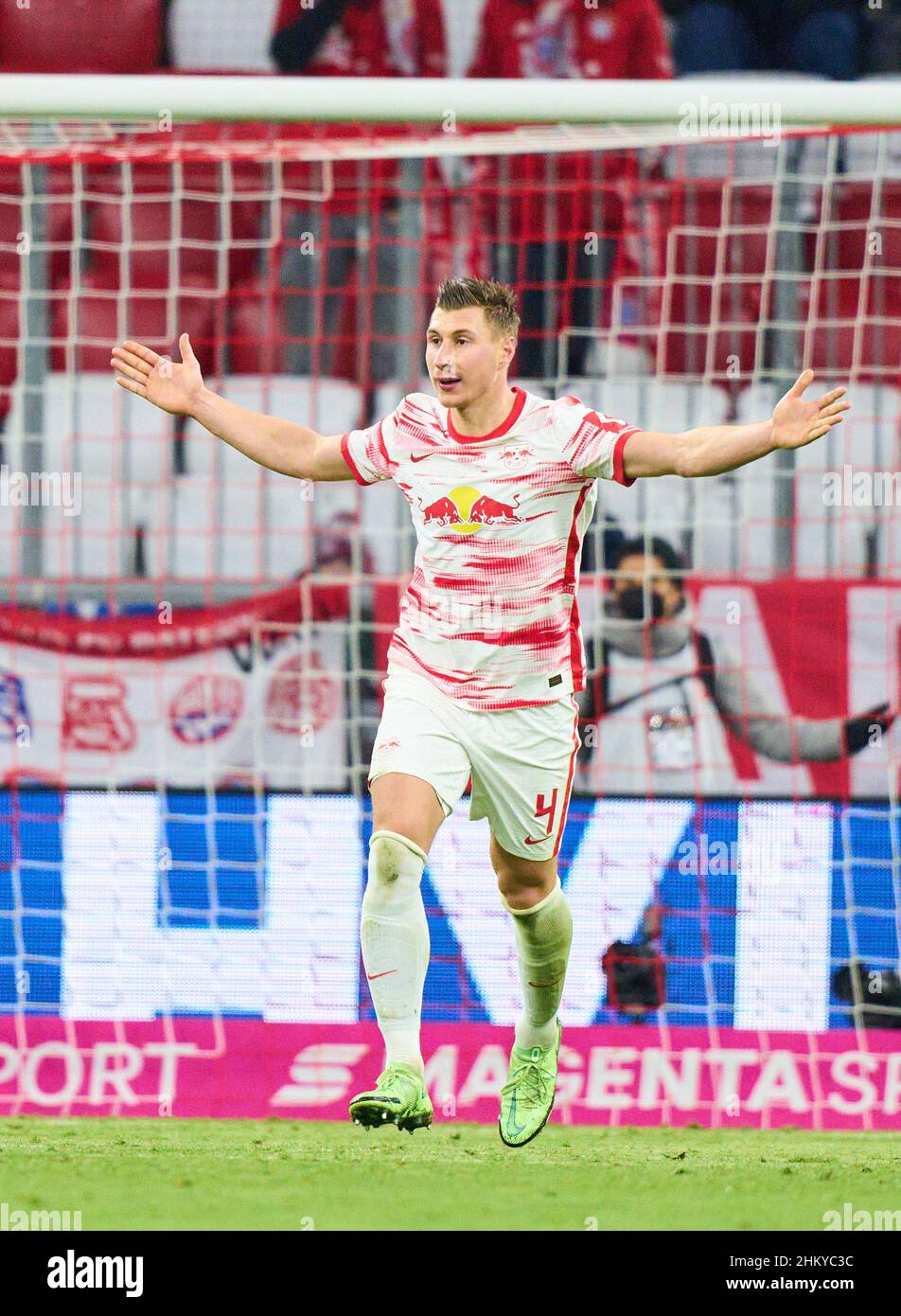 Willi ORBAN, RB Leipzig 4 sad in the match FC BAYERN MÜNCHEN - RB LEIPZIG 1.German Football League on Feb 5, 2022 in Munich, Germany. Season 2021/2022, matchday 21, 1.Bundesliga, FCB, München, 21.Spieltag. FCB © Peter Schatz / Alamy Live News    - DFL REGULATIONS PROHIBIT ANY USE OF PHOTOGRAPHS as IMAGE SEQUENCES and/or QUASI-VIDEO - Stock Photo