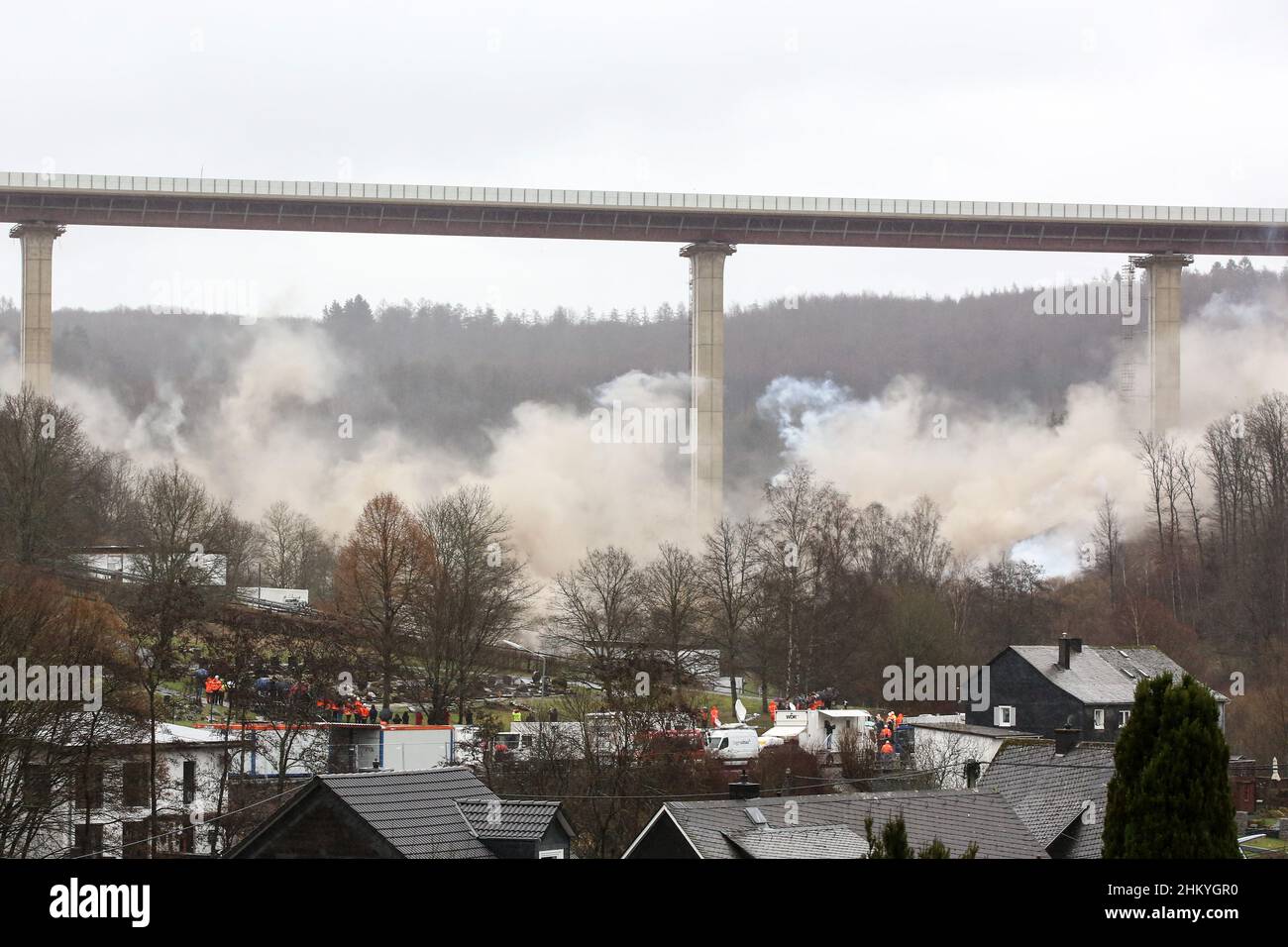 Wilnsdorf, Germany. 06th Feb, 2022. The Rinsdorf viaduct on the A45 freeway between the Siegen Süd and Wilnsdorf junctions is blown up. Part of the new bridge system stands next to it. 120 kilograms of explosives successfully brought down the 500-meter-long and 70-meter-high viaduct on the A45 autobahn. Credit: Rene Traut/dpa/Alamy Live News Stock Photo