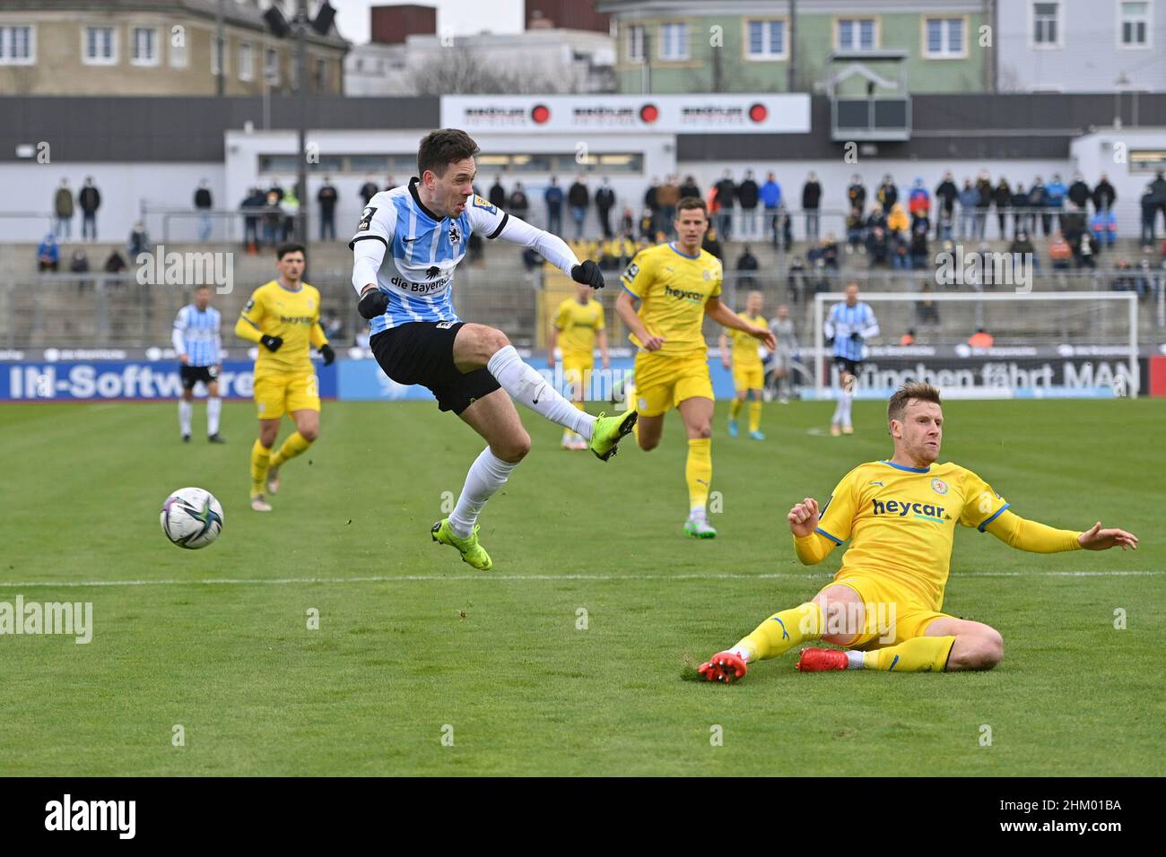 Penalty area scene, Stefan SALGER (TSV Munich 1860) heads the ball away,  action, duels. Soccer 3rd league, Liga3, TSV Munich 1860 - SC Verl on April  10th, 2021 in Muenchen GRUENWALDER STADION.