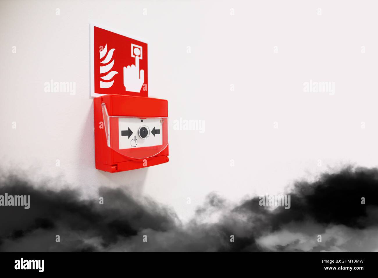 Fire alarm button in the building Stock Photo - Alamy