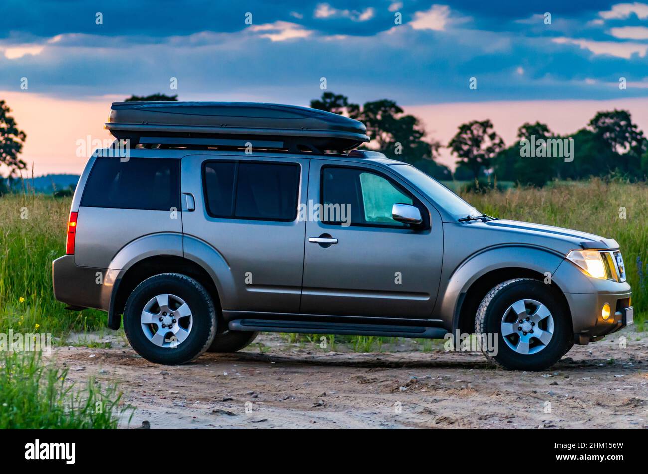 nissan pathfinder in the evening Stock Photo