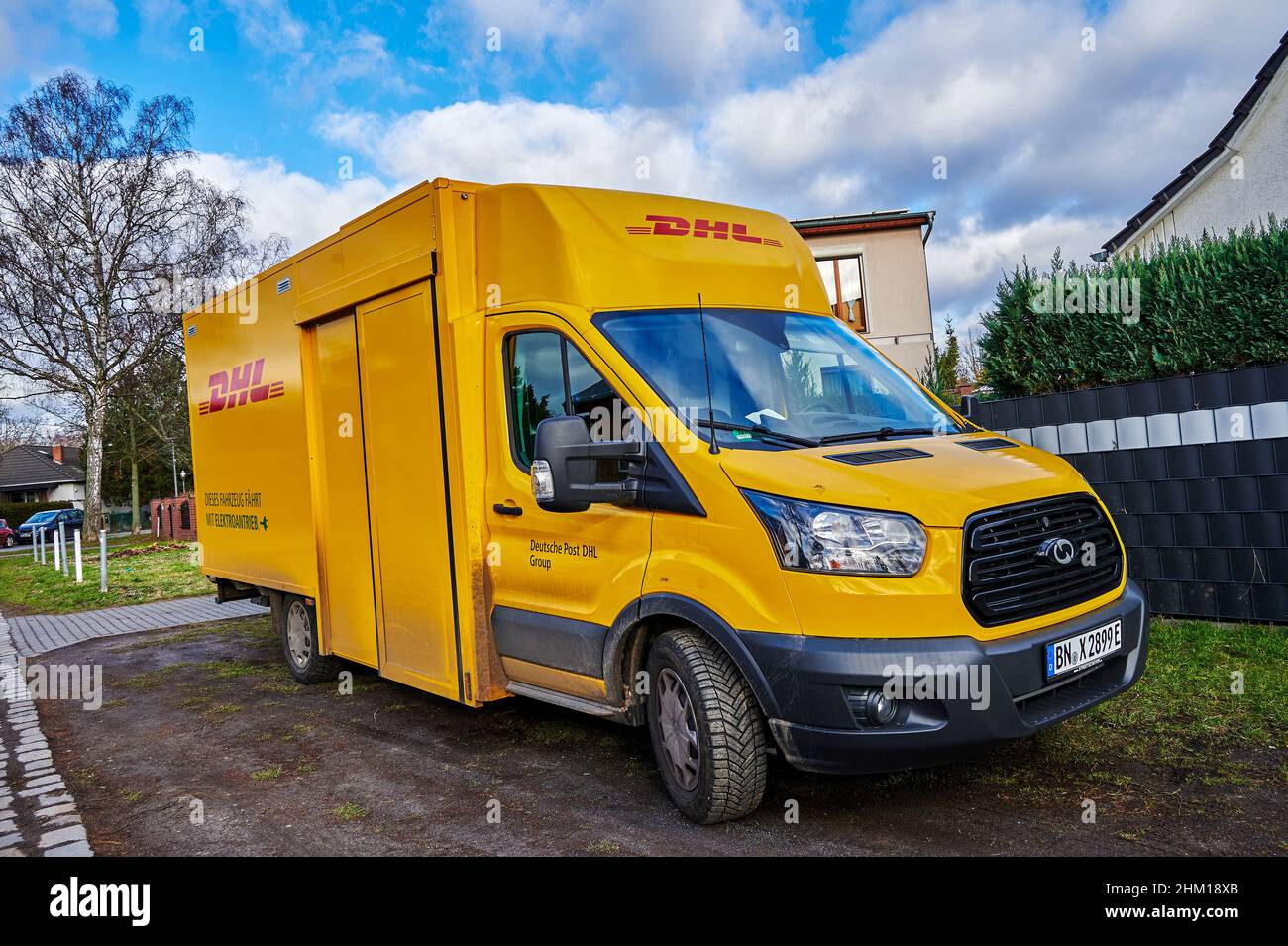 Dhl delivery van hi-res stock photography and images - Page 7 - Alamy