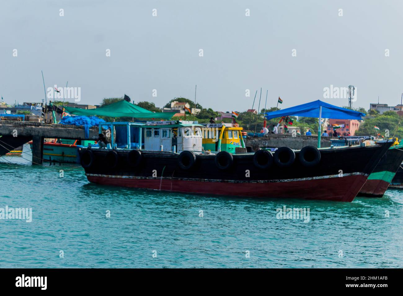 Boats sailing in Bet dwarka Stock Photo Alamy
