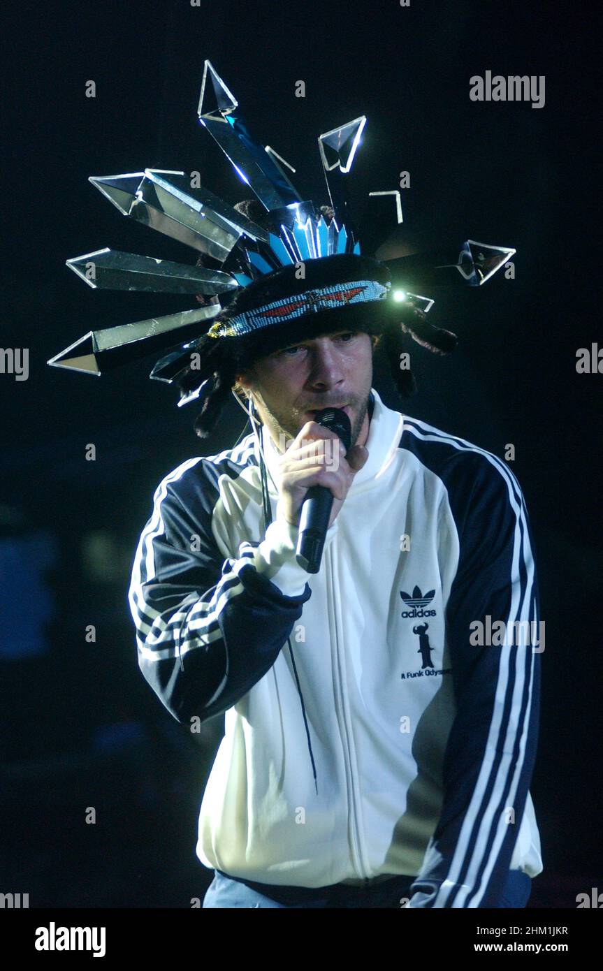 Milan Italy 2001-10-12 : Live concert of the Jason Kay , singer of the  Jamiroquai group at the Forum Assago Stock Photo - Alamy