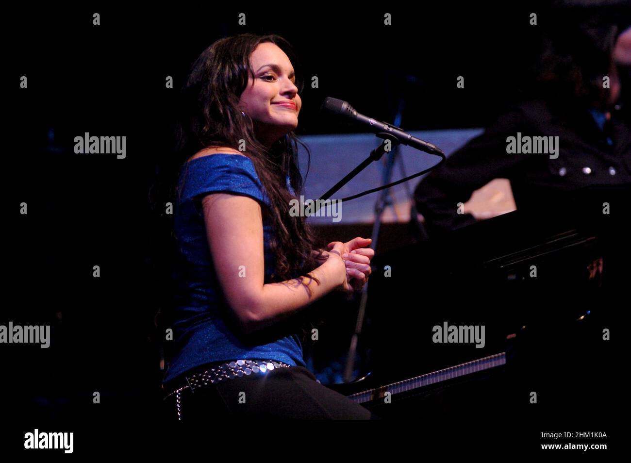 Milan Italy 2004 05 10 Live Concert Of The Singer Norah Jones At The 