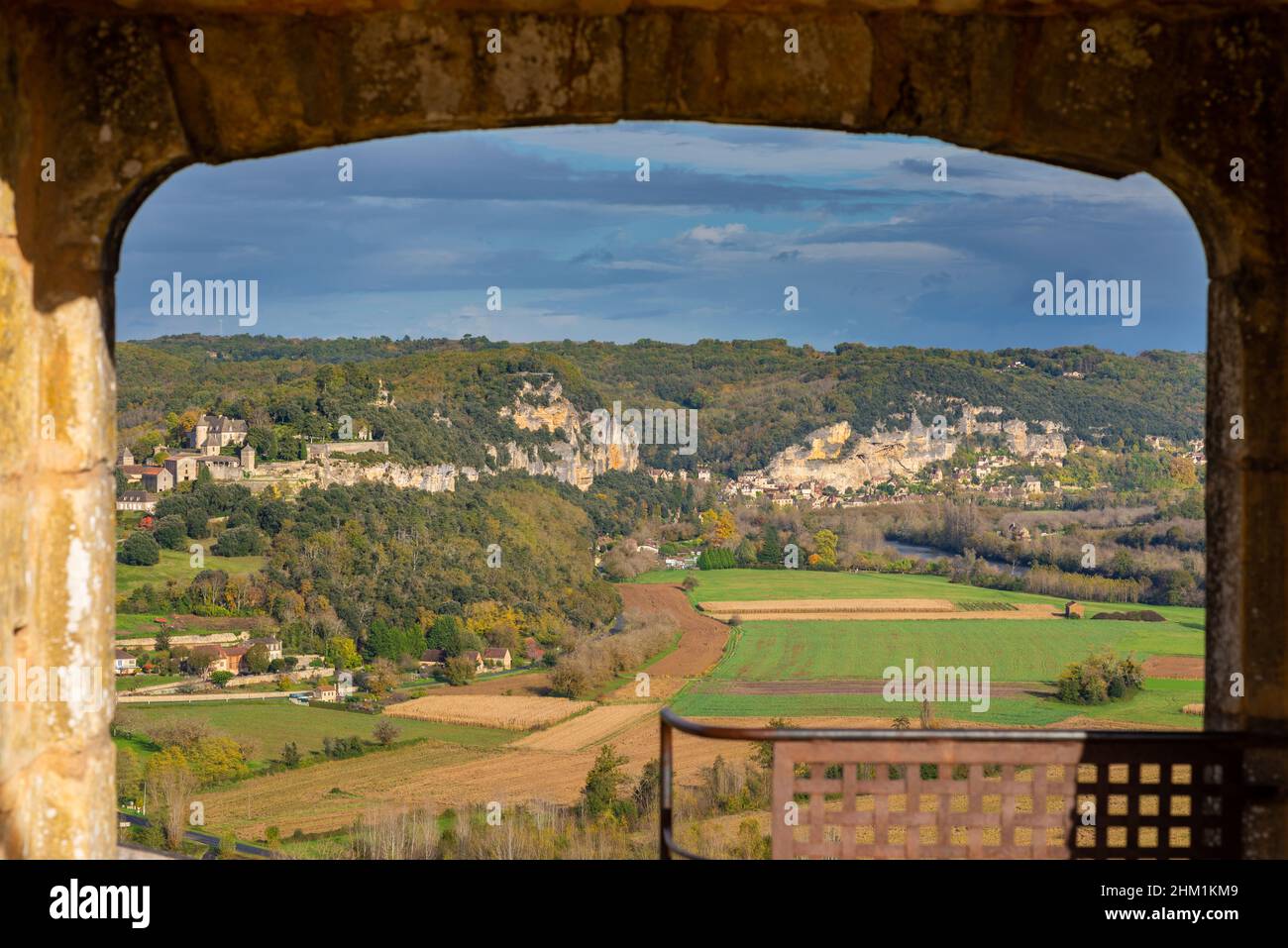The town of La Roque-Gageac seen from the Castelnaud fortress. Taken in Perigord, France, on a sunny autumn afternoon Stock Photo