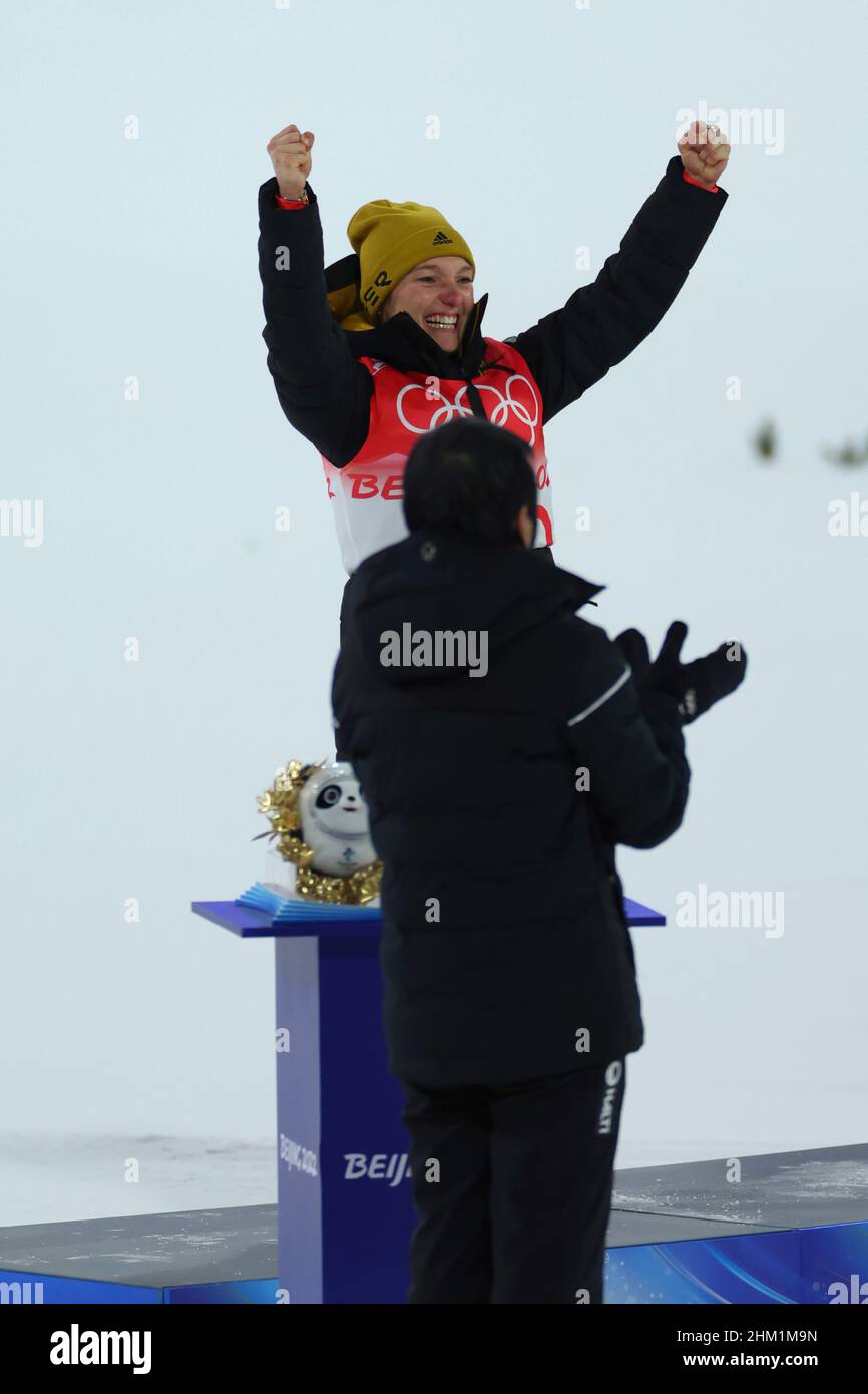Katharina Althaus (GER), jubilation, joy, enthusiasm, FEBRUARY 5, 2022 - Ski Jumping : Women's Individual Normal Hill Flower Ceremony during the Beijing 2022 Olympic Winter Games at National Ski Jumping Center in Zhangjiakou, Hebei, China.24th Beijing Winter Olympics 2022 in Beijing from 04.02.-20.02.2022. NO SALES OUTSIDE GERMANY ! Photo: YUTAKA/AFLO via Sven Simon Photo Agency GmbH & Co. Press Photo KG # Princess-Luise-Str. 41 # 45479 M uelheim/R uhr # Tel. 0208/9413250 # Fax. 0208/9413260 # Account 244 293 433 # GLSB arrival # Account 4030 025 100 # BLZ 430 609 67 # e-mail: svensimon@t-onli Stock Photo