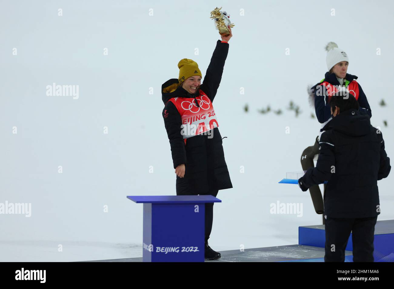 Katharina Althaus (GER), jubilation, joy, enthusiasm, FEBRUARY 5, 2022 - Ski Jumping : Women's Individual Normal Hill Flower Ceremony during the Beijing 2022 Olympic Winter Games at National Ski Jumping Center in Zhangjiakou, Hebei, China.24th Beijing Winter Olympics 2022 in Beijing from 04.02.-20.02.2022. NO SALES OUTSIDE GERMANY ! Photo: YUTAKA/AFLO via Sven Simon Photo Agency GmbH & Co. Press Photo KG # Princess-Luise-Str. 41 # 45479 M uelheim/R uhr # Tel. 0208/9413250 # Fax. 0208/9413260 # Account 244 293 433 # GLSB arrival # Account 4030 025 100 # BLZ 430 609 67 # e-mail: svensimon@t-onli Stock Photo