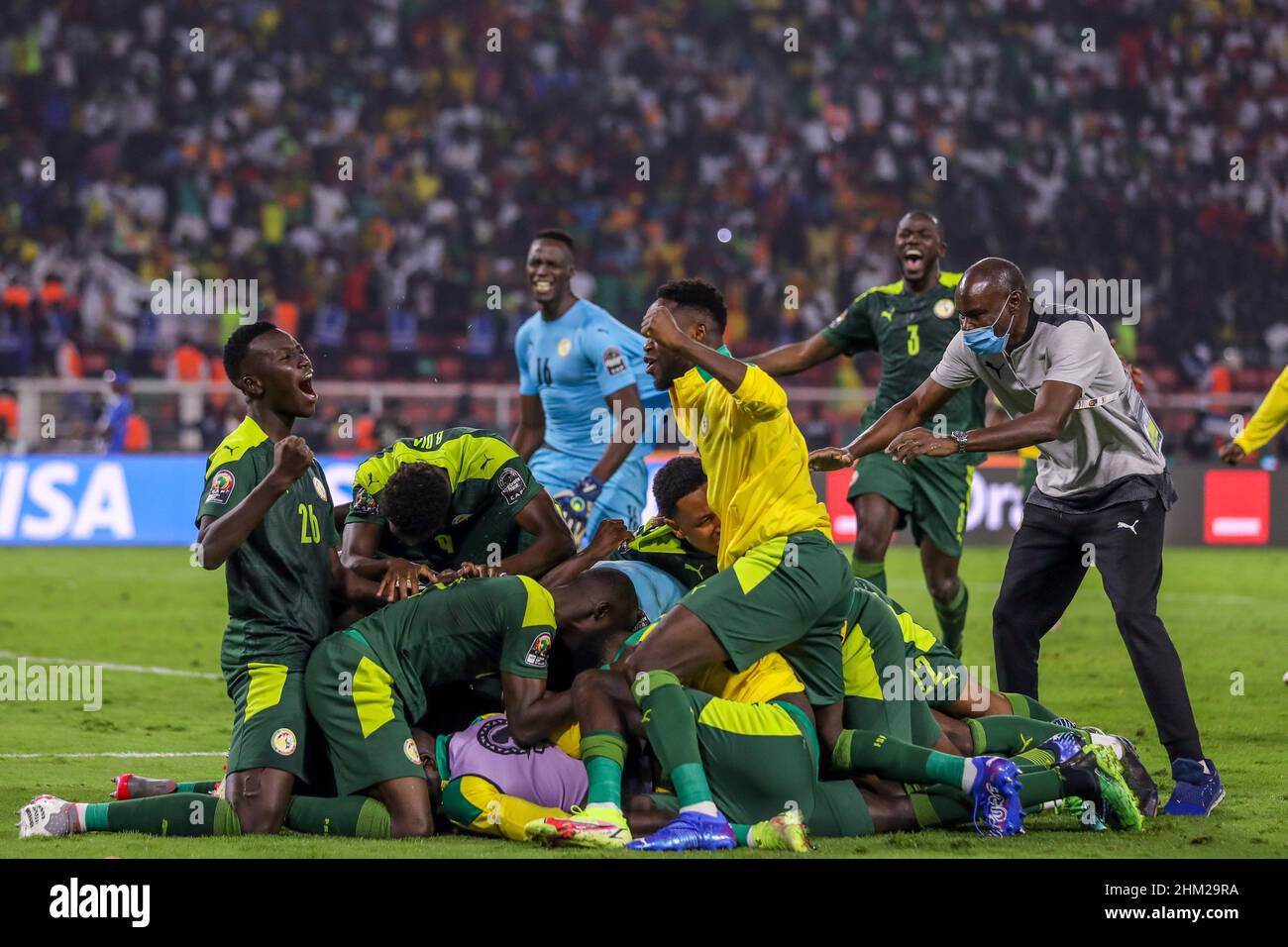 CAMEROON, Yaounde, February 06 2022 - Abdou Diallo and Pape Gueye and Senegal teammates celebrates during the Africa Cup of Nations Final between Senegal and Egypt at Stade d'Olembe, Yaounde, CMR 06/02/2022 Photo SFSI Credit: Sebo47/Alamy Live News Stock Photo