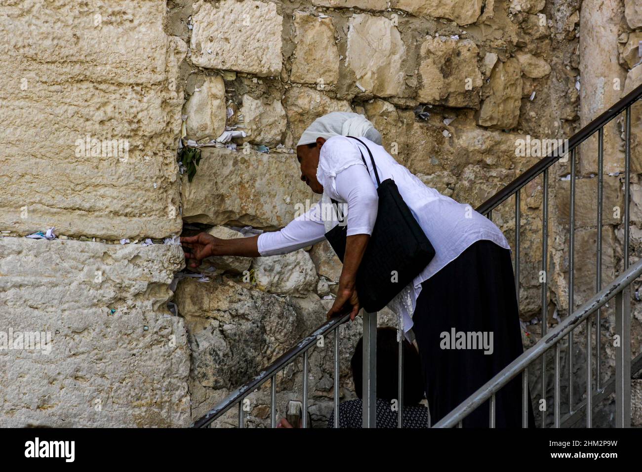 Prayer in the wailing wall hi-res stock photography and images - Alamy