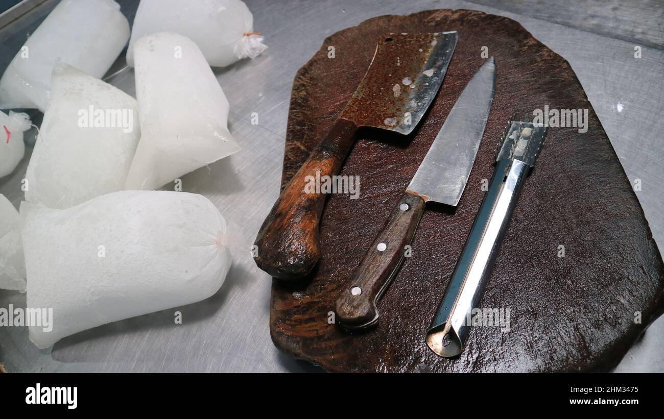 Fresh fishmonger shop equipment hi-res stock photography and images - Alamy