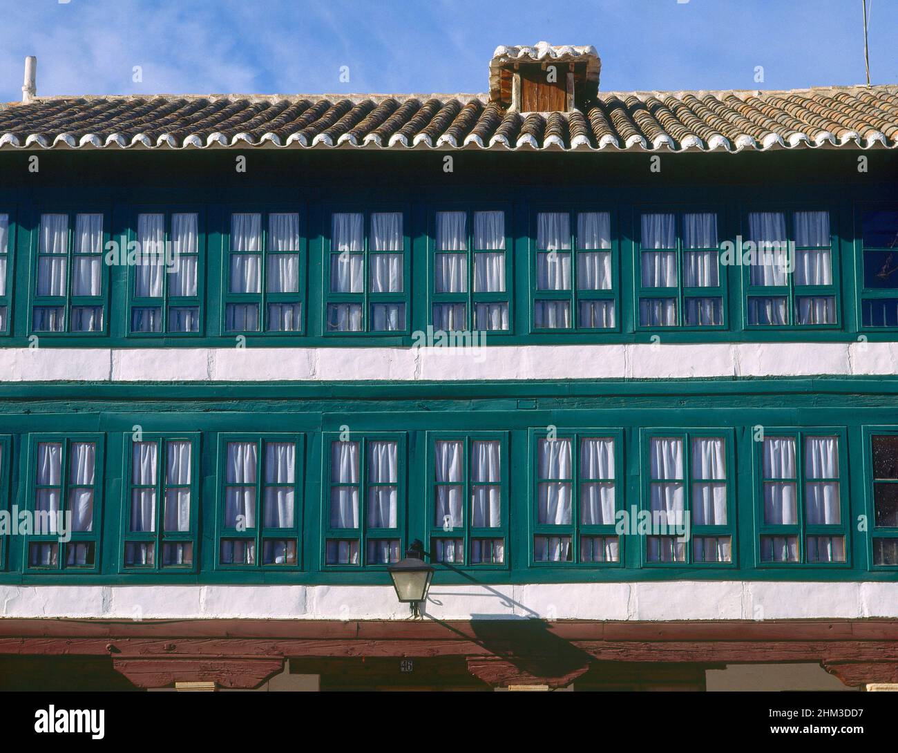 PLAZA MAYOR PORTICADA-VISTA DE LOS MIRADORES. Location: HALLMARKT. Almagro. CIUDAD  REAL. SPAIN Stock Photo - Alamy