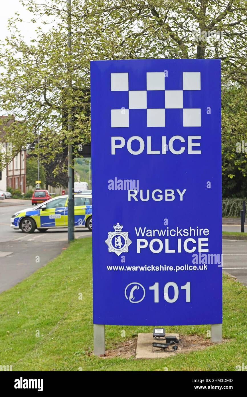 Warwickshire county constabulary marked patrol car vehicle departs from Rugby town centre police station compound blue sign West Midlands England UK Stock Photo