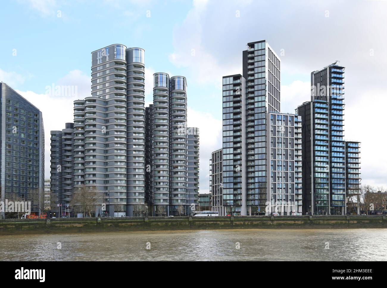 New apartment blocks on London's Albert Embankment. Includes The Corniche by Foster + Partners (left) and Merano Residences by Richard Rogers (right). Stock Photo