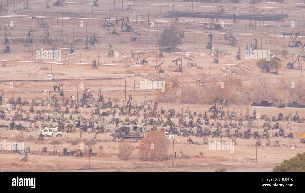 Drilling rigs bakersfield hi-res stock photography and images - Alamy