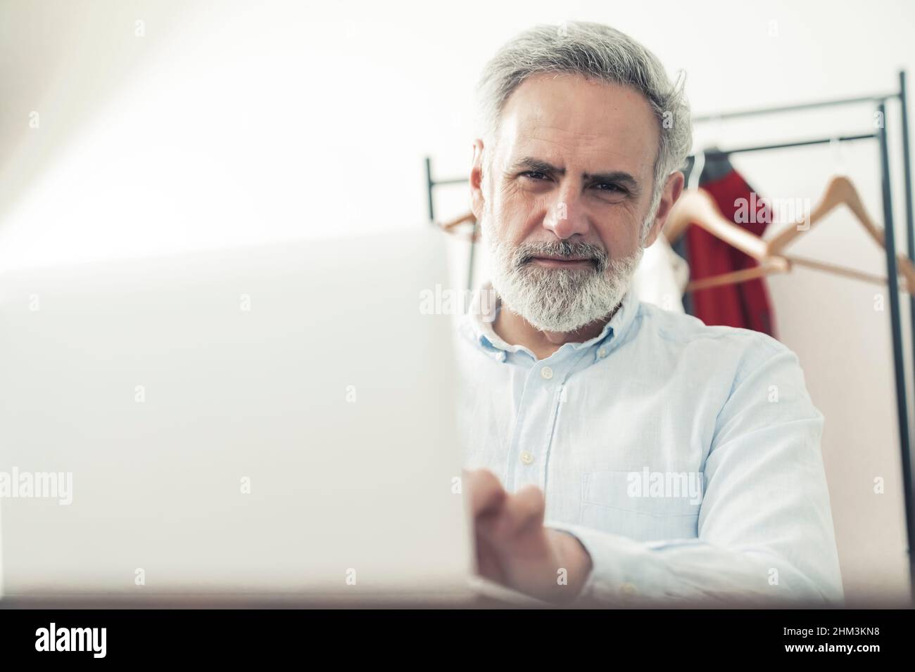 Old man grey beard computer hi-res stock photography and images - Alamy