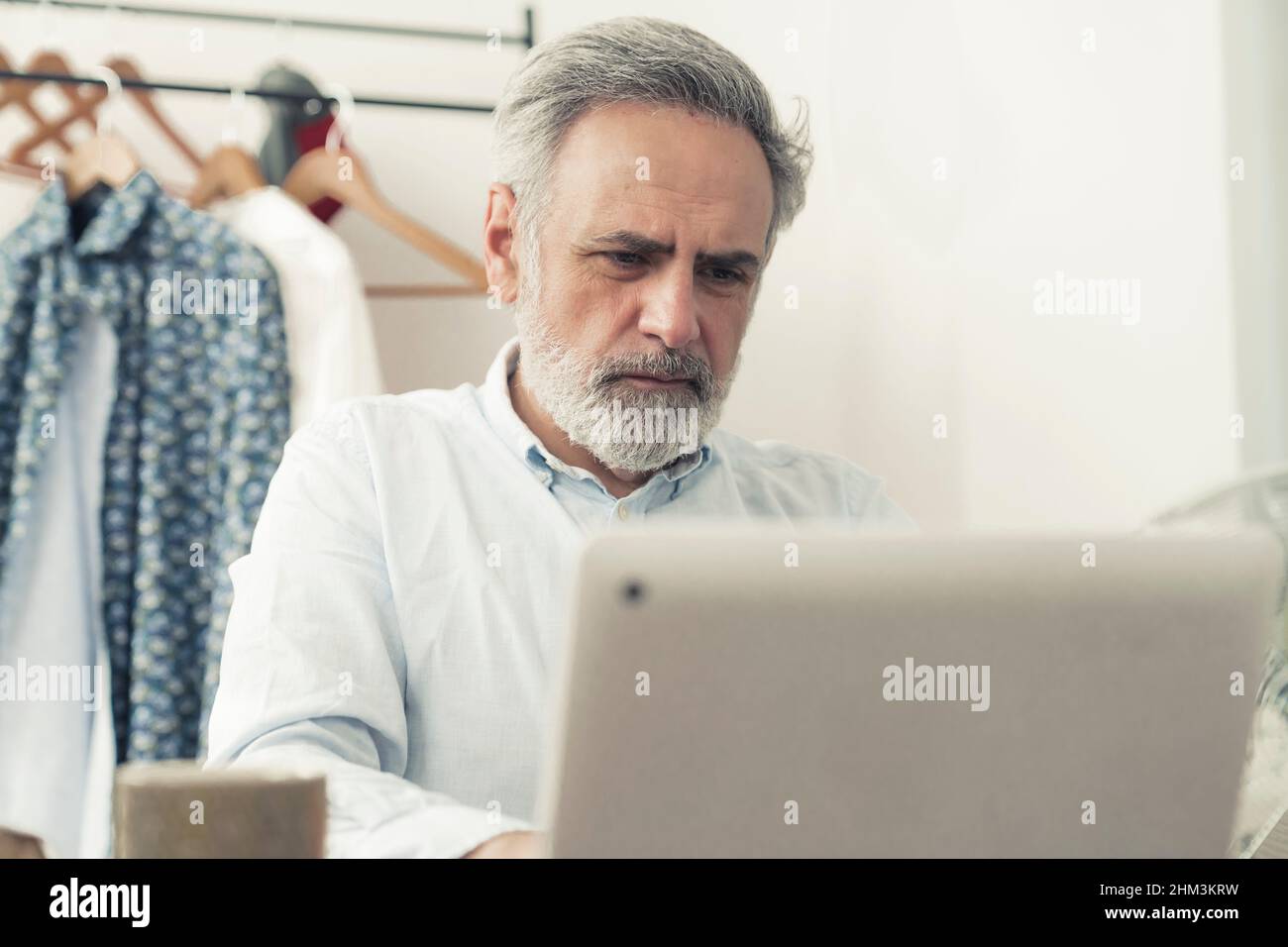 Old man grey beard computer hi-res stock photography and images - Alamy
