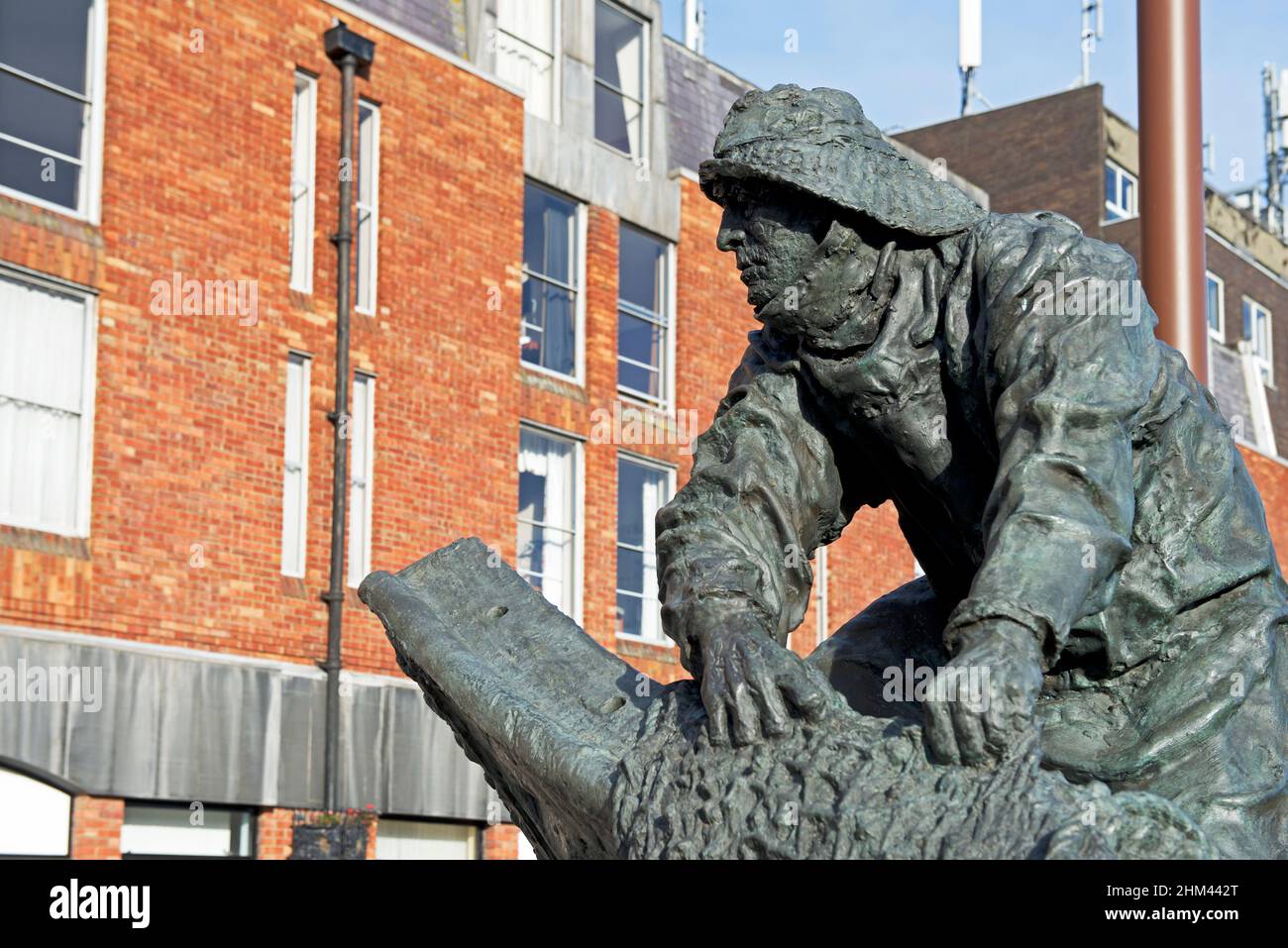 Statue, by sculptor Trevor Harries to remember the fishermen who lost their lives, St James Square, Grimsby, Lincolnshire, England UK Stock Photo