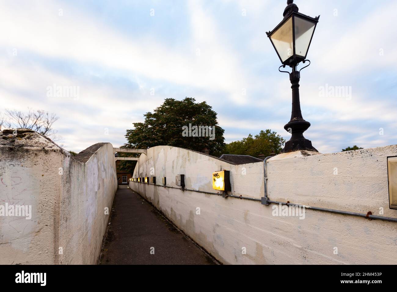 Hertiage listed footbridge alongside Kew Gardens Stock Photo