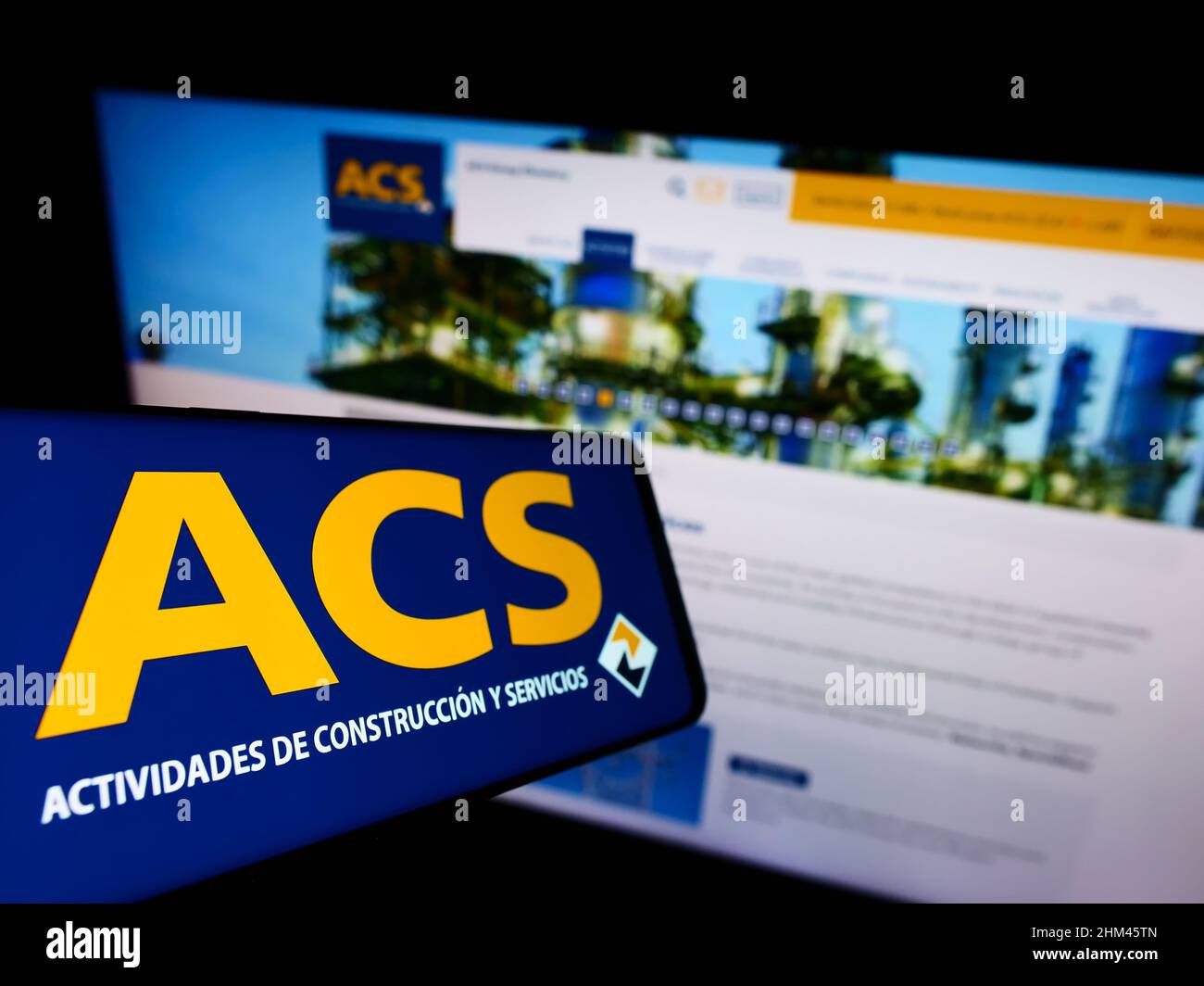 Smartphone with logo of Spanish construction company Grupo ACS on screen front of business website. Focus on of phone display Stock Photo - Alamy