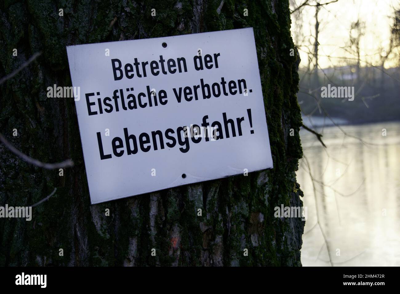Betreten der Eisflaeche verboten! Lebensgefahr! Stock Photo