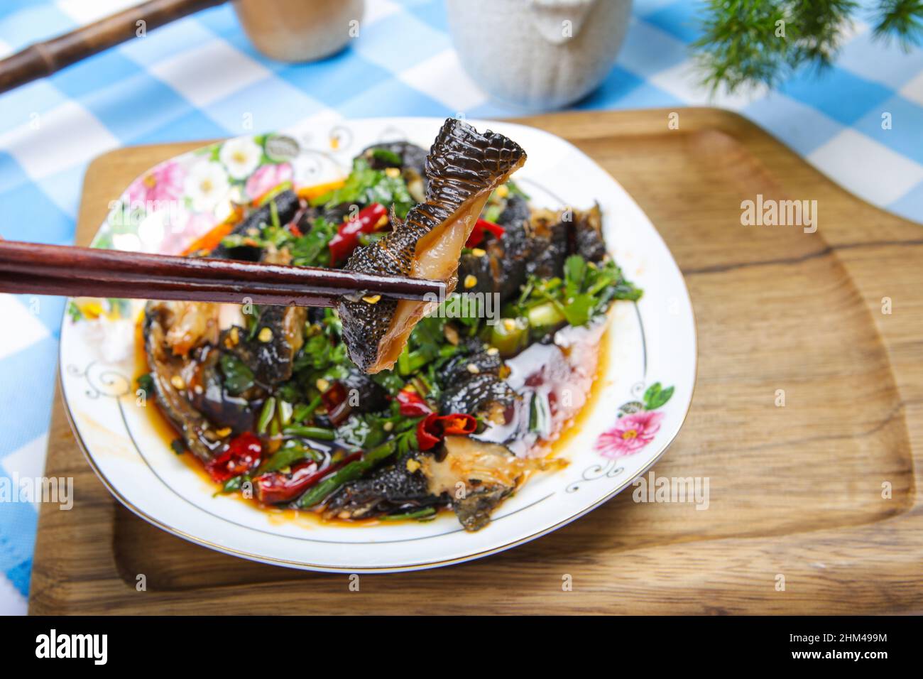 Cold chicken feet Stock Photo Alamy