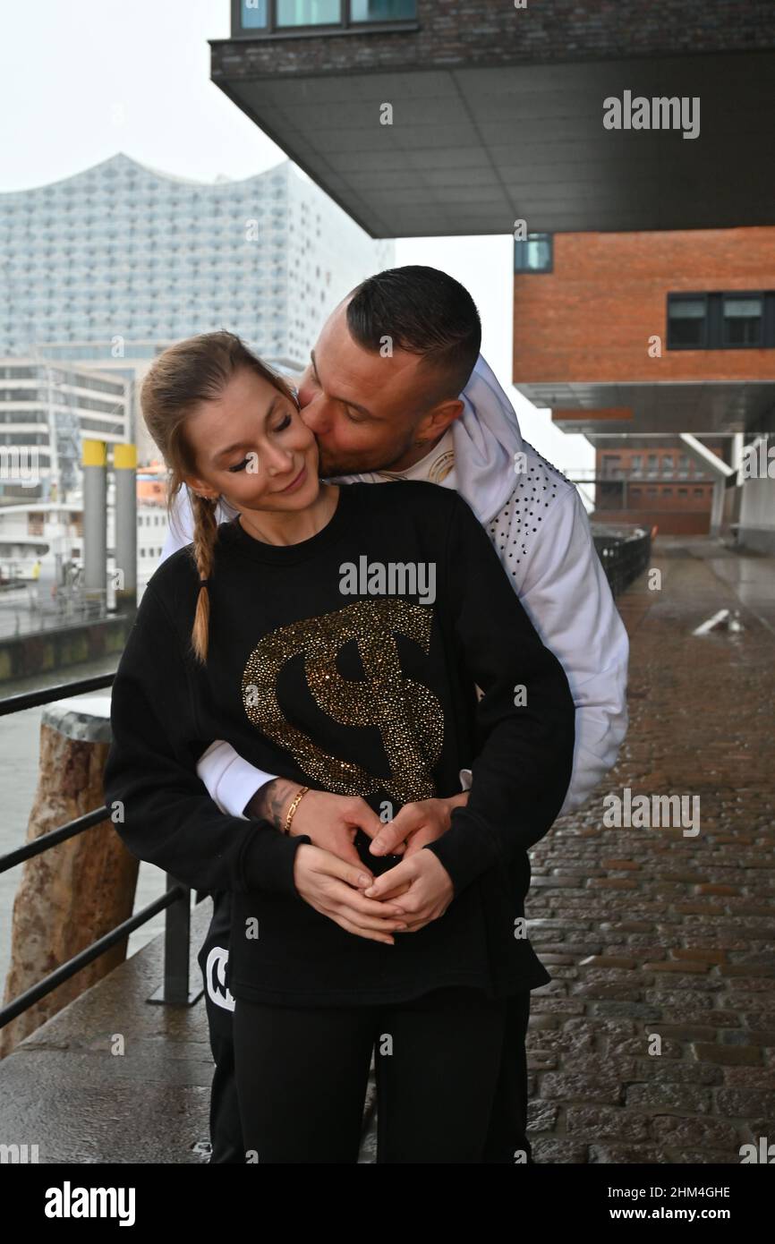 Eric Sindermann mit Freundin Katharina beim Hamburg-Besuch anlässlich seines Auftritts in der ...