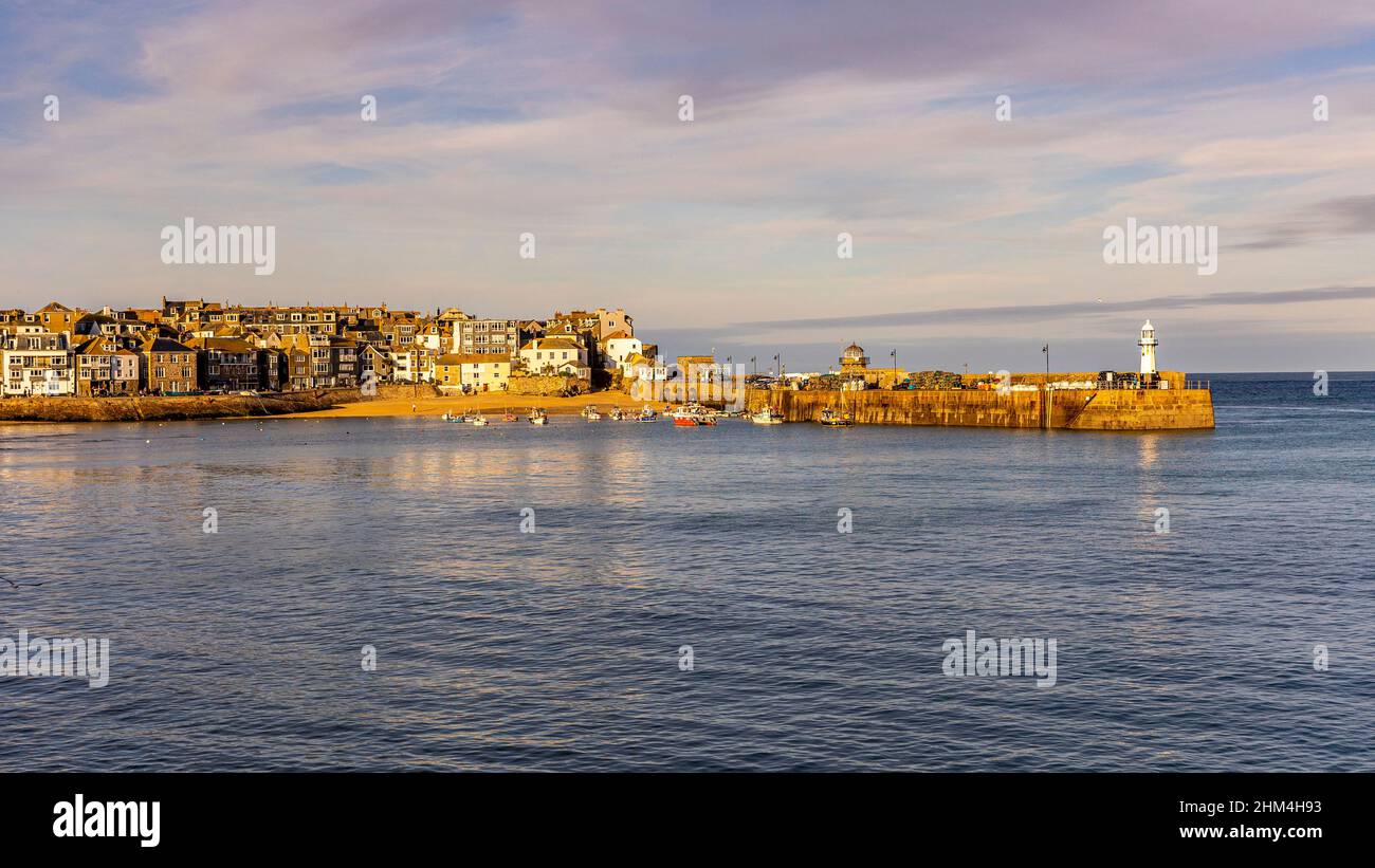 Late afternoon sun shines on Smeaton's pier, St Ives Harbour, Cornwall Stock Photo