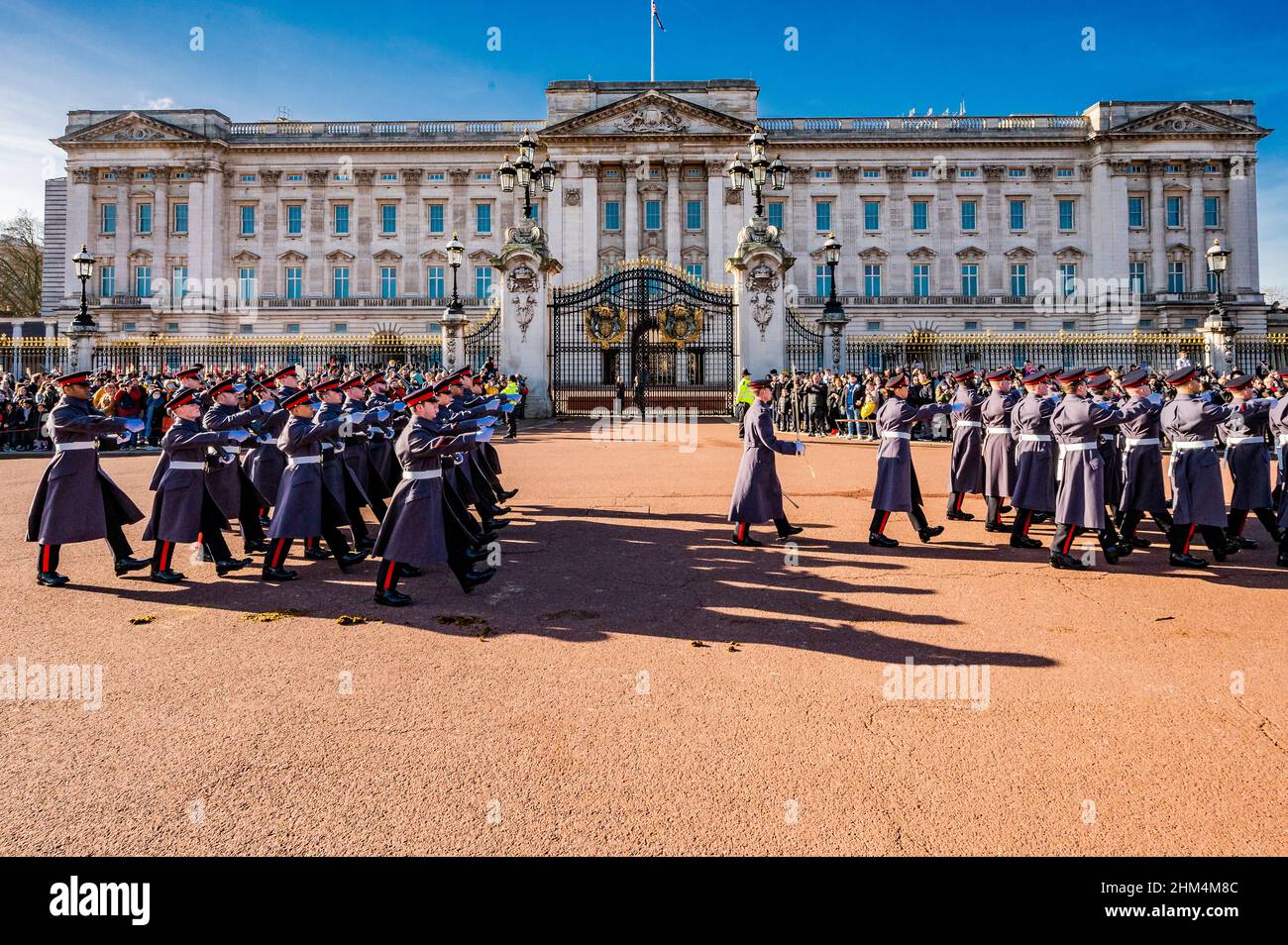 London, UK. 7th Feb, 2022. The Yorkshire Gunners (5th Regiment, The Royal Regiment of Artillery) undertake Public Duties in London and Windsor including changing the guard at Buckingham Palace - on the 70th anniversary of HM The Queen's Accession to the Throne and the start of the Platinum Jubilee. Credit: Guy Bell/Alamy Live News Stock Photo