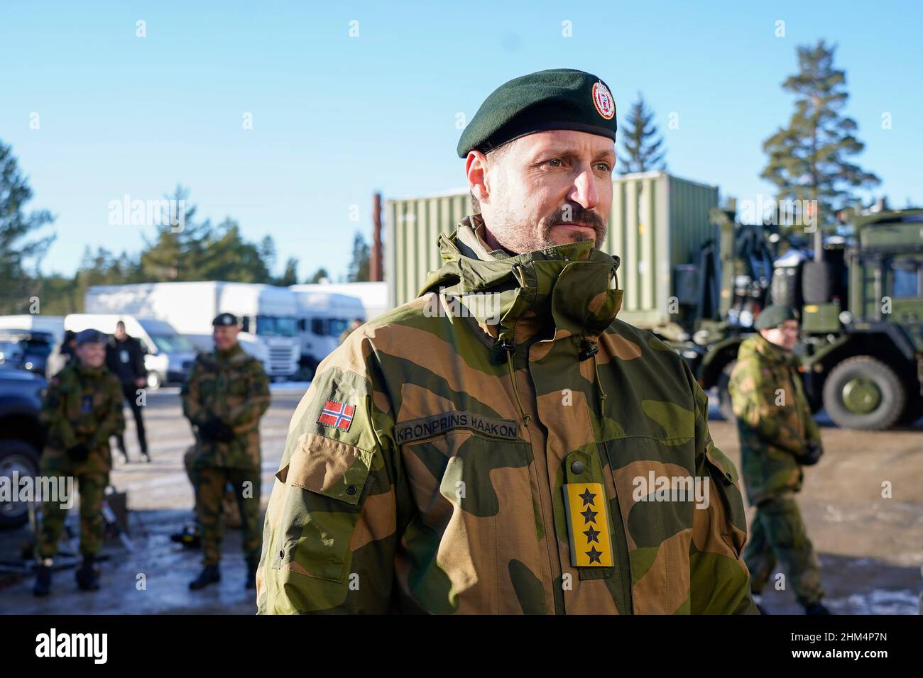 Sessvollmoen 20220207.Crown Prince Haakon during his visit to the National Logistics Operations Center (NLOGS) at Sessvollmoen camp. Photo: Terje Bendiksby / NTB Stock Photo