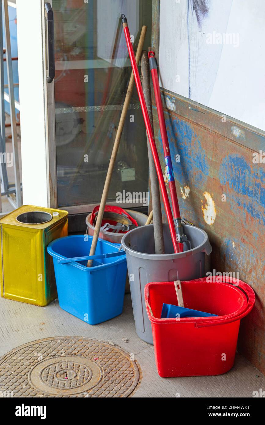 https://c8.alamy.com/comp/2HM4WKT/floor-cleaning-equipment-set-buckets-with-mops-2HM4WKT.jpg