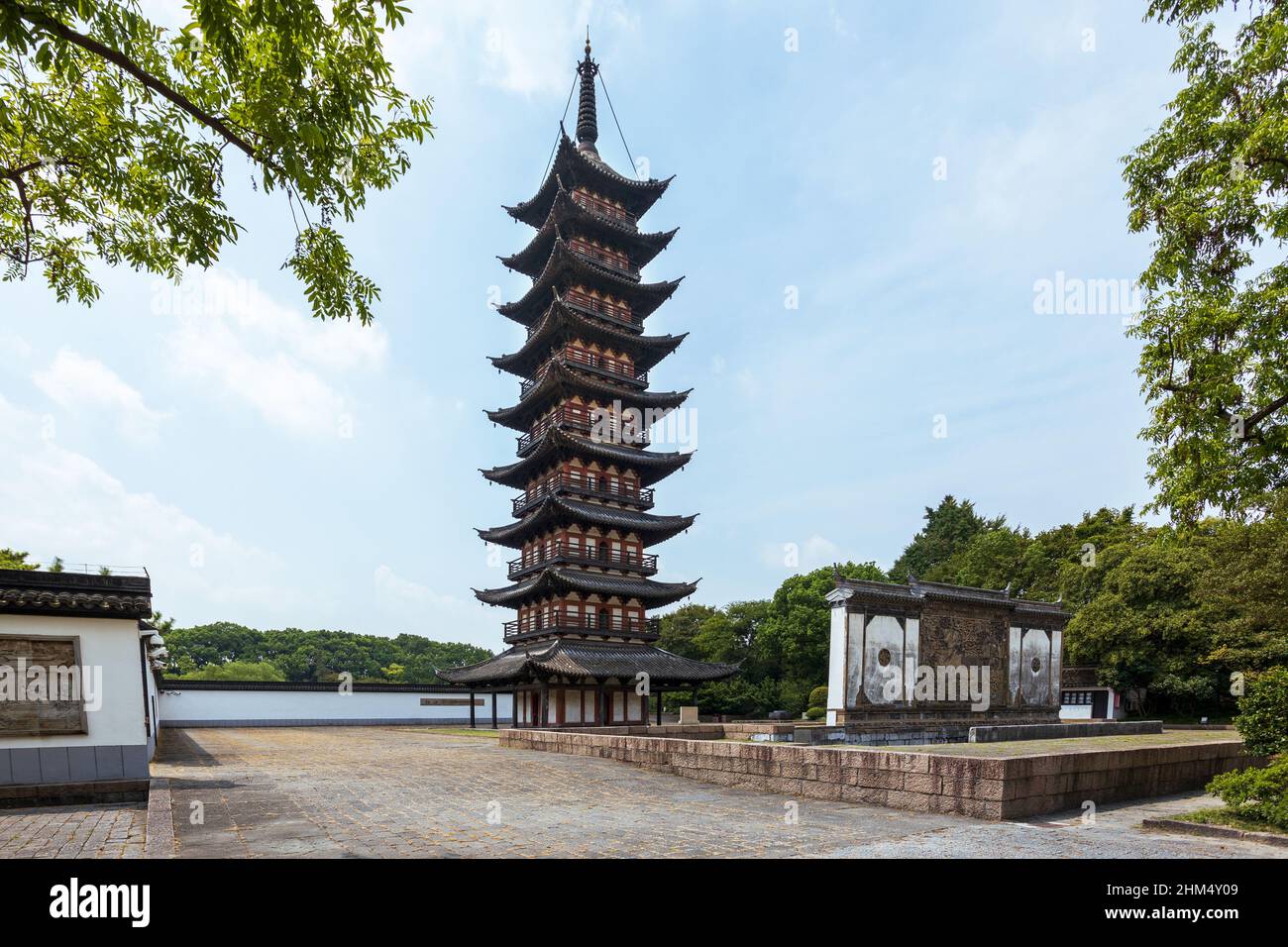 Shanghai temples hi-res stock photography and images - Alamy